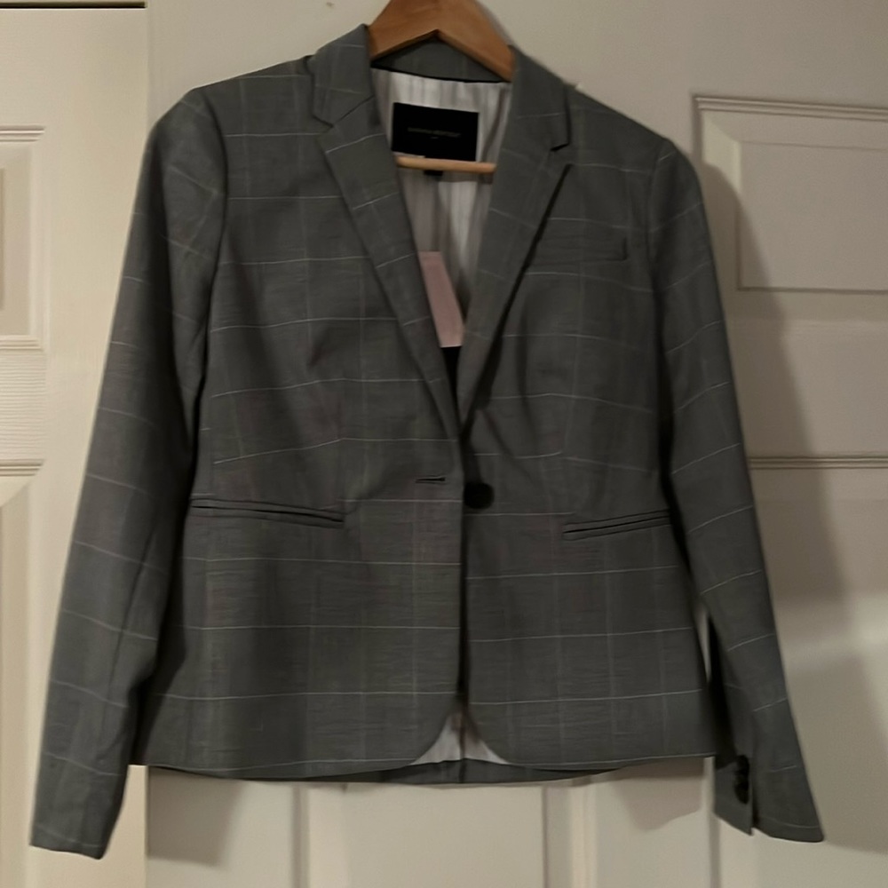Gray plaid blazer. Side 00P
